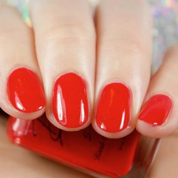 Красные классические ногти маникюр Classy Lady Classic Red Nail Polish With Micro Glitters - Etsy Nail polish, Red 