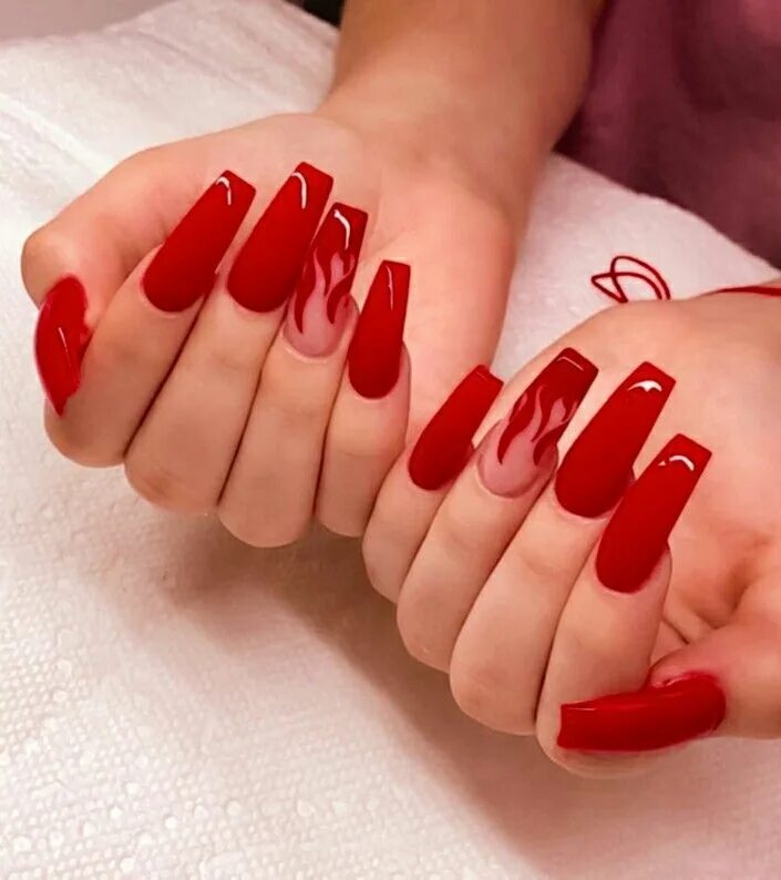 Красные квадратные ногти дизайн t a t a Red acrylic nails, Acrylic nails coffin pink, Fashion nails