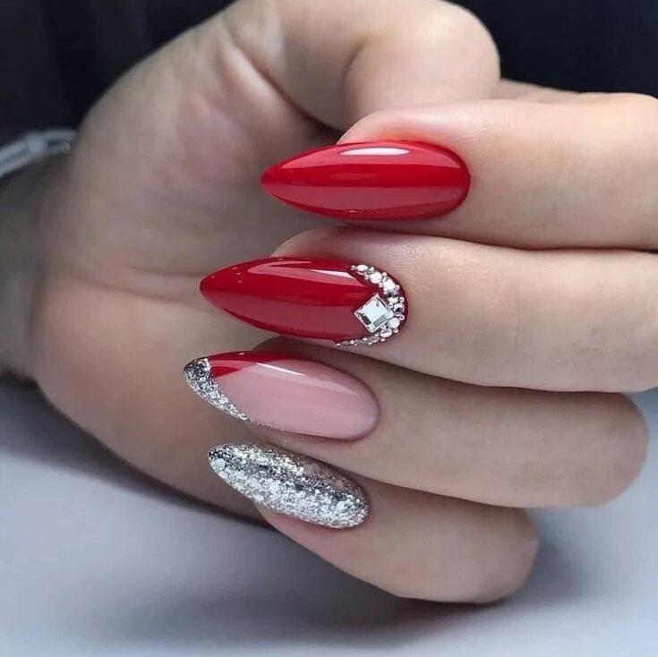 Красные ногти маникюр миндаль с дизайном Pin by Elizabeth Todd on Red nails Gel nails, Fashion nails, Red nails