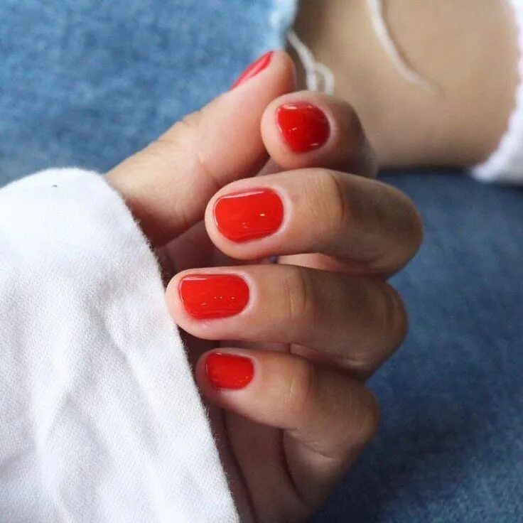 Красные ногти маникюр на собеседовании Isabelle Walsh POLISH Red nails, Pretty nails, Nails
