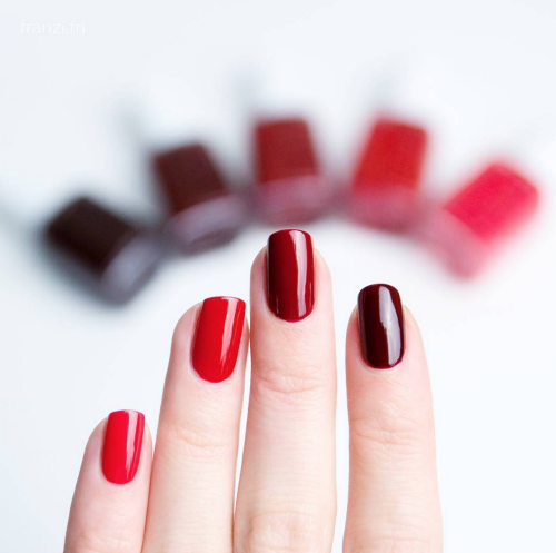 Красные ногти маникюр на собеседовании How do your favorite essie red nail colors... - essie Nail colors, Nails, Red na