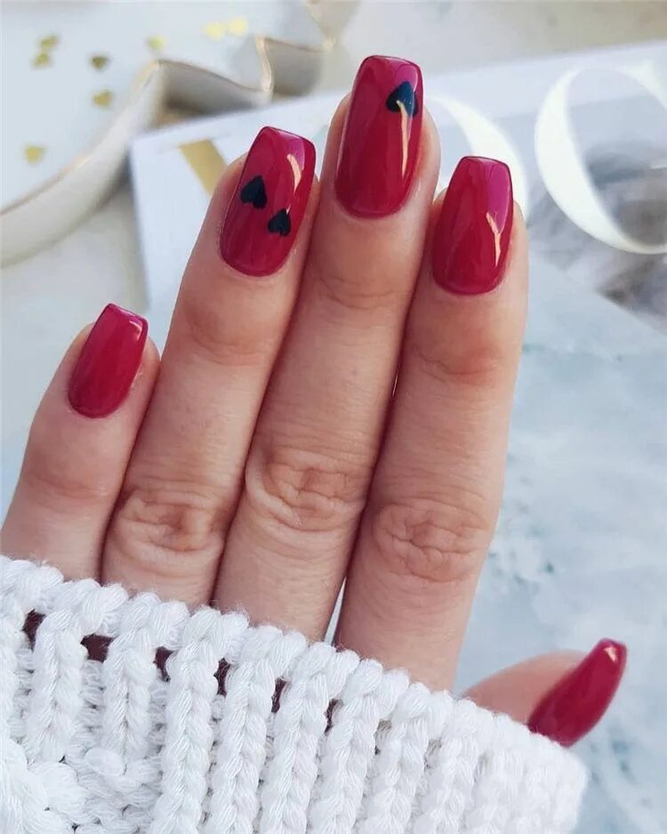 Красные ногти маникюр с сердечками Romantic Valentine's Day Nail Designs 2024