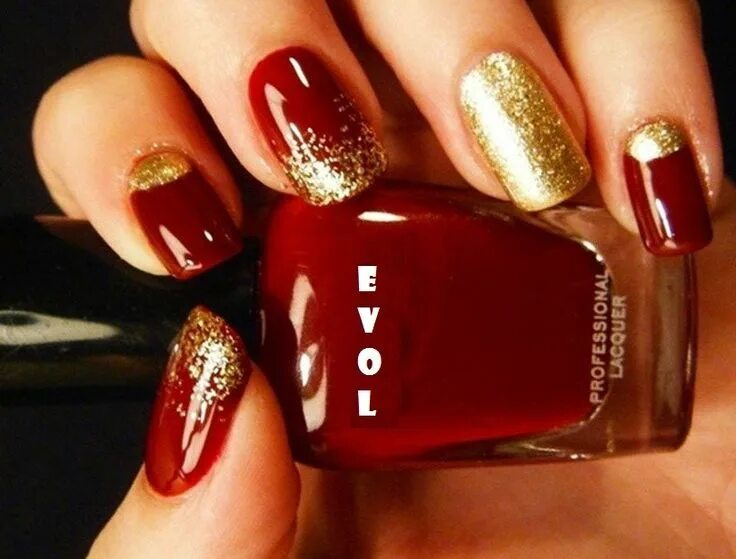 Красные ногти с золотым маникюром Pin de Claudia Martinez en gelish rojas Uñas decoradas, Uñas, Uñas decoradas roj
