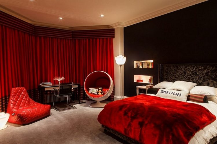 Красные обои в интерьере 20 Red Bedroom Ideas That Look Pretty Classy Red bedroom decor, Bedroom red, Bla