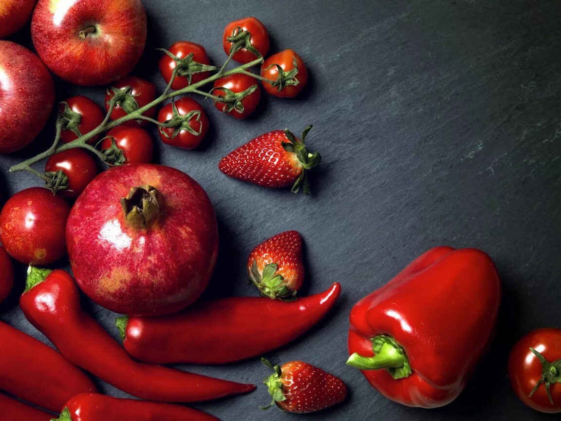 Красные овощи фото Download wallpaper strawberry, pepper, vegetables, tomatoes, garnet, section foo