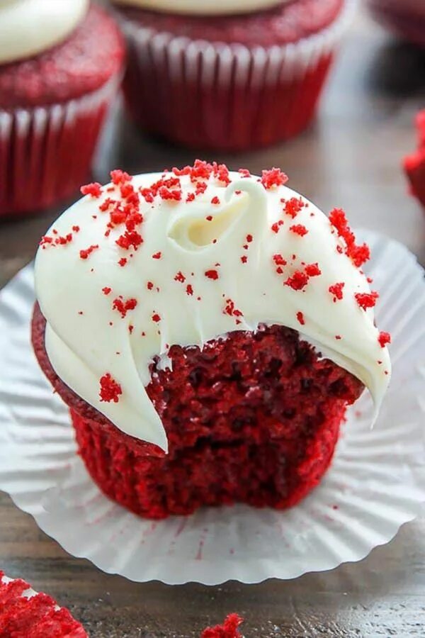 Красные пирожные фото 21 One-Bowl Desserts That Make Baking a Breeze Red desserts, Cupcake recipes, Ve