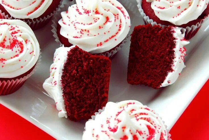 Красные пирожные фото Pin de Danielle Vandiver en RED Betun de queso crema, Cupcakes, Pasteles delicio