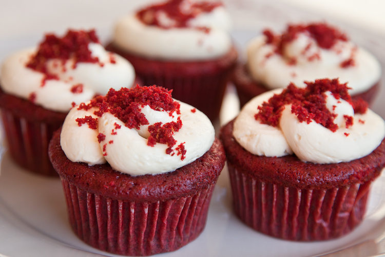Красные пирожные фото Pin on Cakes, cupcakes and glorious food! Inspired by 'I Love Your Cupcakes'