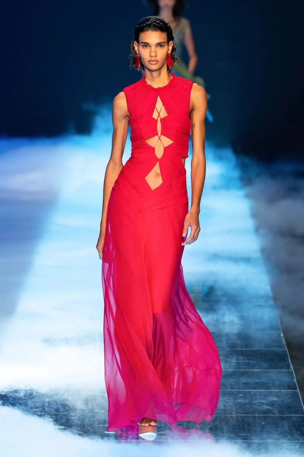Красные платья 2024 модные тенденции Alberta Ferretti Spring Summer 2023 - RUNWAY MAGAZINE ® Official
