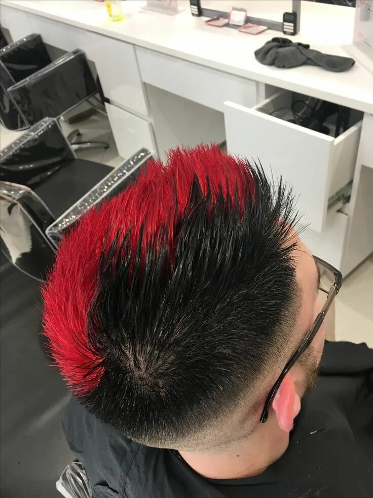 Красные прически мужские Red & black hair #harleyquinn Boys colored hair, Black red hair, Red hair streak