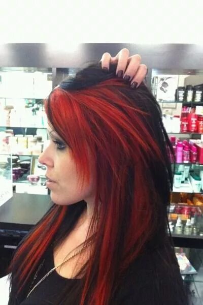 Красные пряди фото Wild red hair Edgy hair, Hair styles, Edgy hair color