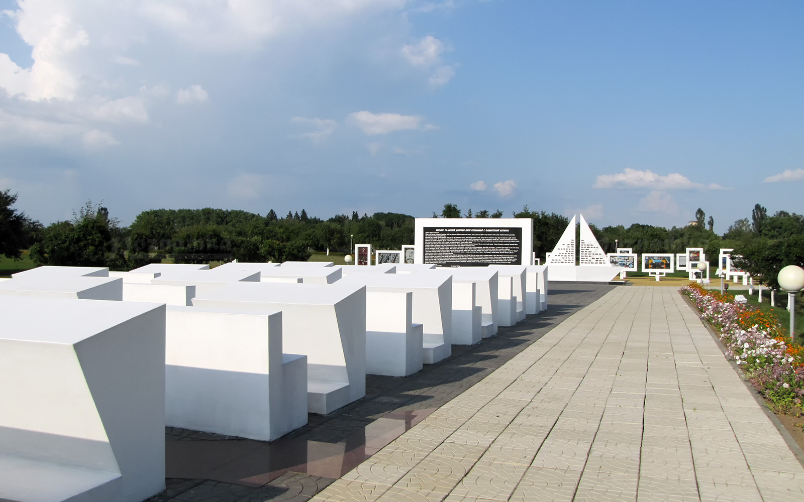 Красный берег мемориальный комплекс беларусь фото Профком приглашает в экскурсионную поездку по Восточной Беларуси Первичная профс