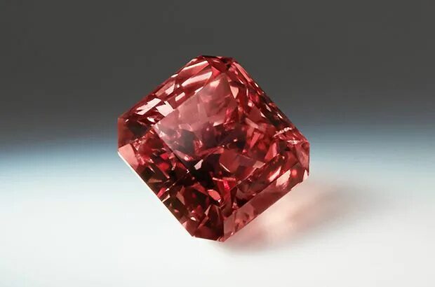 Красный бриллиант фото Red Diamonds Alert : 4 Red Diamonds are On The Prowl Red diamond, Argyle pink di