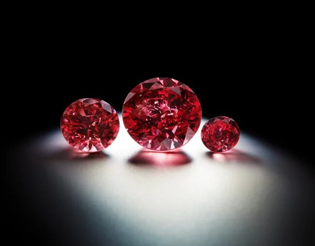 Красный бриллиант фото Rare Red Diamonds to Heat Up Rio Tinto's Argyle Tender PriceScope