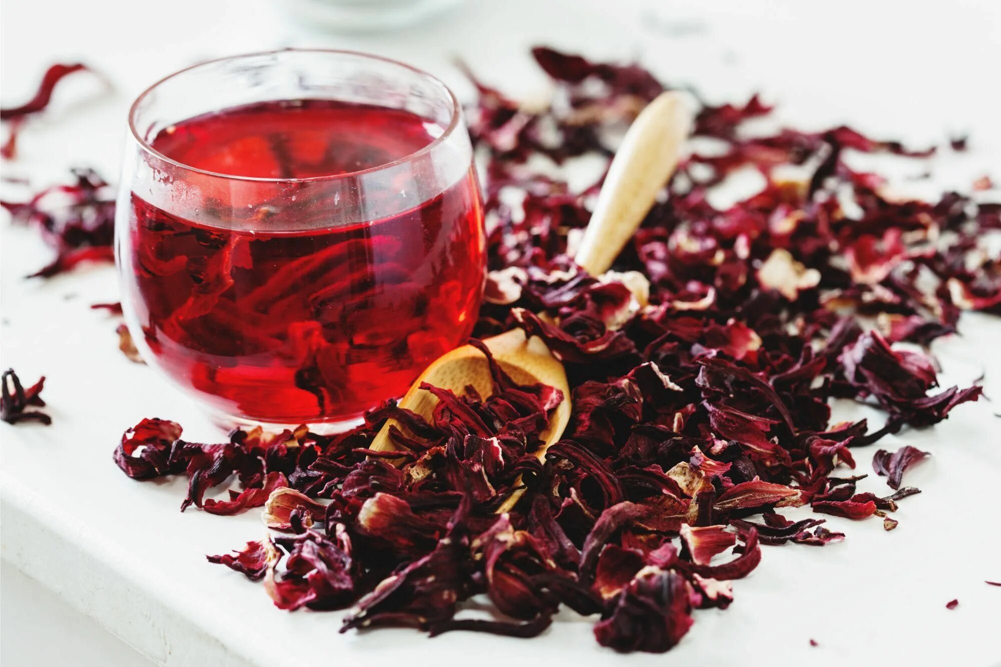 Красный чай фото Scientists Discover That Hibiscus Tea Could Defeat Alzheimer’s Disease Hibiscus 