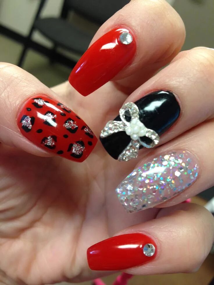 Красный черный маникюр со стразами Coffin nails, red, black, silver, glitter, bling, cheetah, bow, rhinestone, wint