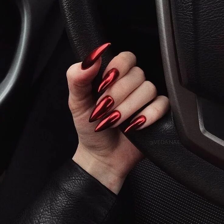 Красный дерзкий маникюр Pin di Автор ✍ su разное что нравиться . Unghie effetto specchio, Arte unghie a 