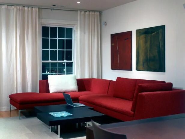 Красный диван в интерьере гостиной Bold art work Red sofa living room, Living room sofa, Living room red