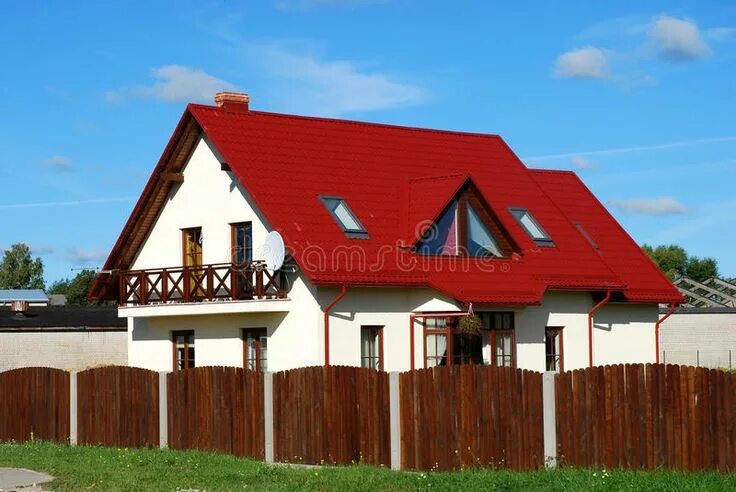 Красный дом фото с забором Red roof house. Private house with red tile roof and wooden fence , #SPONSORED, 