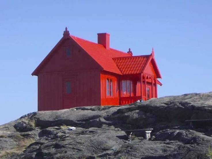 Красный домик фото All black house in Germany. * /r/pics Red house, Red houses, House