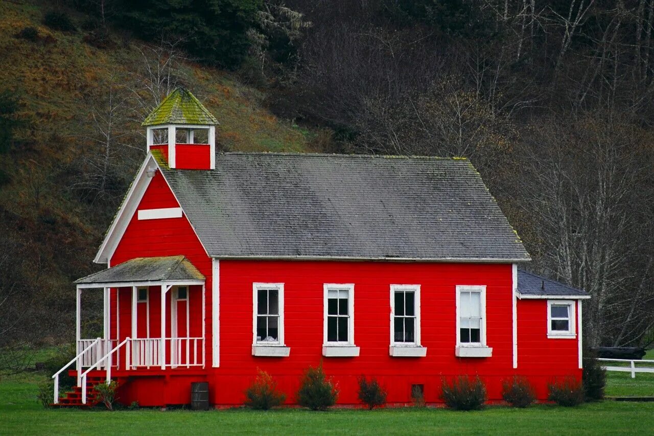 Красный домик фото red exterior