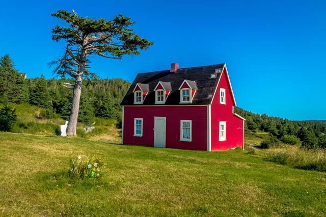 Красный домик фото Tors Cove Subject MARKET