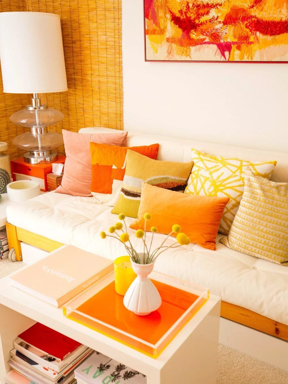 Красный и желтый цвет в интерьере Happy Mundane Home Tour - OLD BRAND NEW Interior decorating living room, Beautif