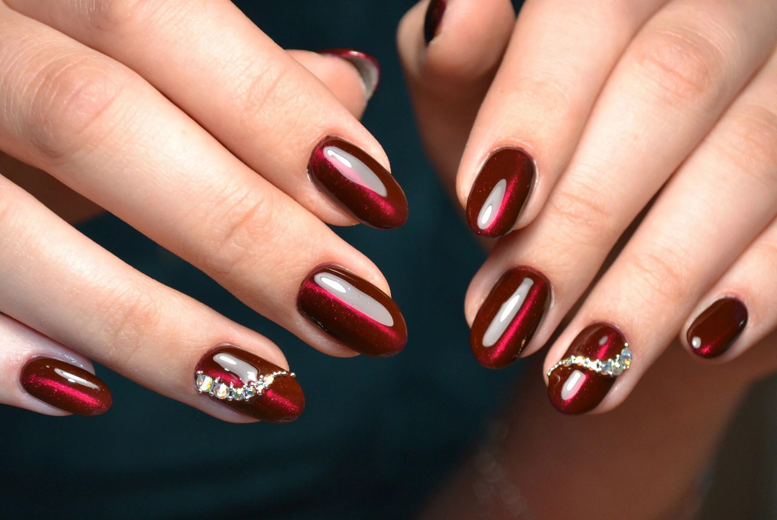 Красный кошачий глаз маникюр Nails Of The Day (Нейлс оф зе дей) - офіційний сайт матеріалів для манікюру Nail