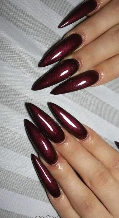 Красный кошачий глаз маникюр миндаль Pin on Manicure et pédicure