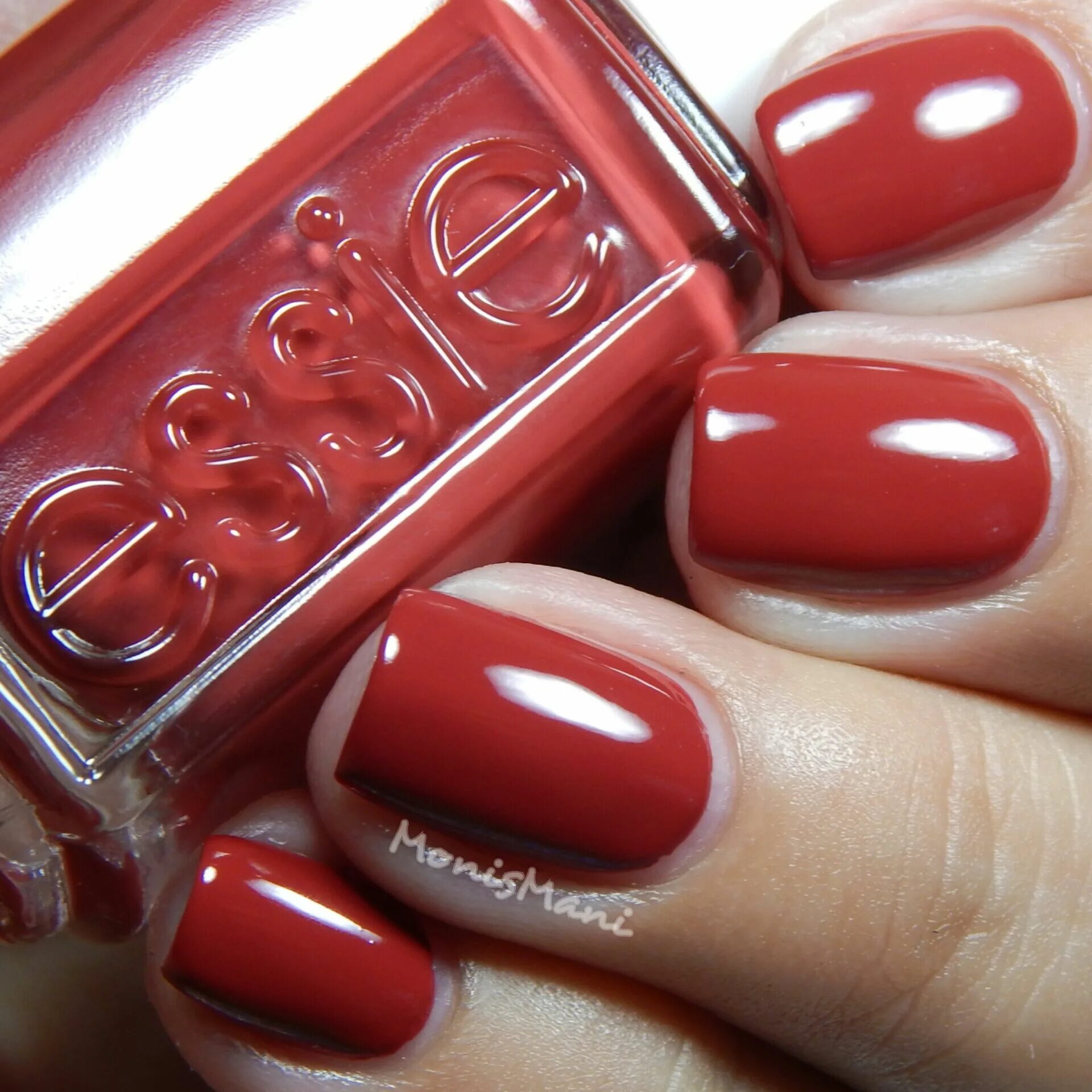 Красный лак фото Essie Fall 2015 Collection Essie nail colors, Essie nail, Nail polish