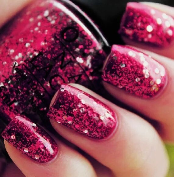 Красный лак с блестками маникюр Can't go wrong with glitter Red nails glitter, Chic nails, Nail polish