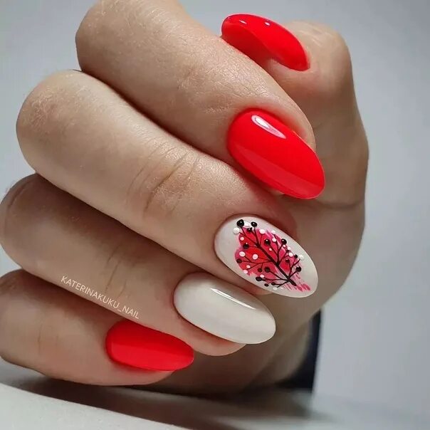 Красный летний маникюр #taslimanails_inspiration Идея из интернета 2022 TasLima Nails - маникюр, гель-л