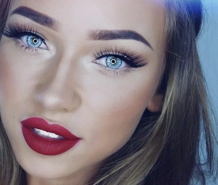Красный макияж для голубых глаз ThousandLashes Gorgeous makeup, Makeup tips, Hair makeup