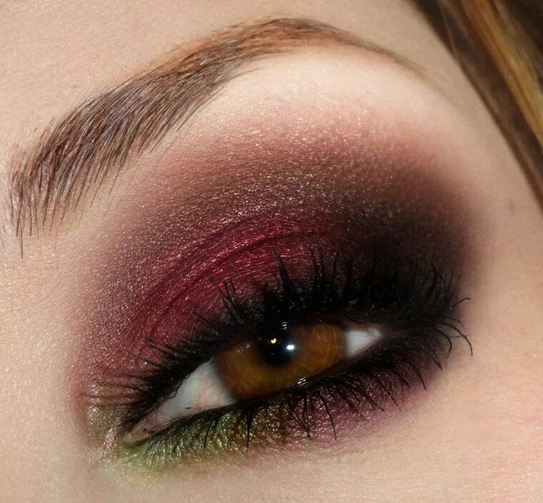 Красный макияж для карих глаз Poze MACHIAJ DE SEARA pentru OCHI CAPRUI Beauty Revealed Burgundy eyeshadow, Eye