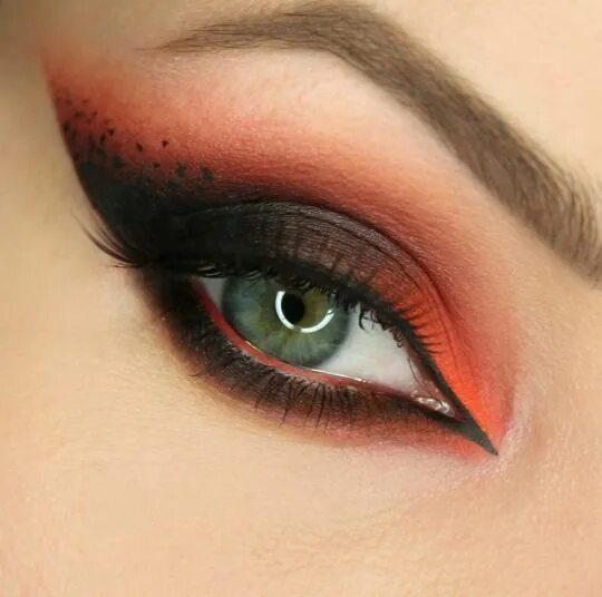 Красный макияж для серых глаз Pin by The Wine Cellar on Painted Blue eyeshadow makeup, Makeup geek, Makeup rev