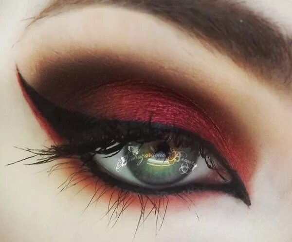 Красный макияж для зеленых глаз Pin by Lauren Peterson on Halloween 3 Vampire makeup, Red eye makeup, Halloween 