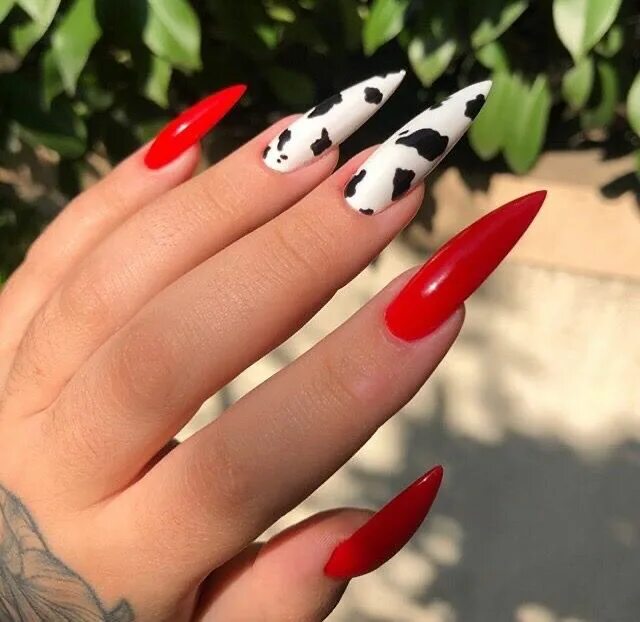 Красный маникюр 2024 на острые ногти Pin by Daria Govorovskaya on Ногти Cow nails, Trendy nails, Grunge nails