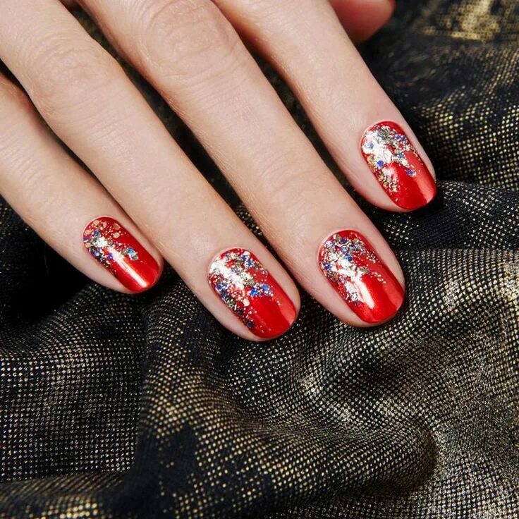 Красный маникюр 2024 с фольгой 12 Understated Nail Art Designs to Celebrate the Fourth of July Fall nail art de
