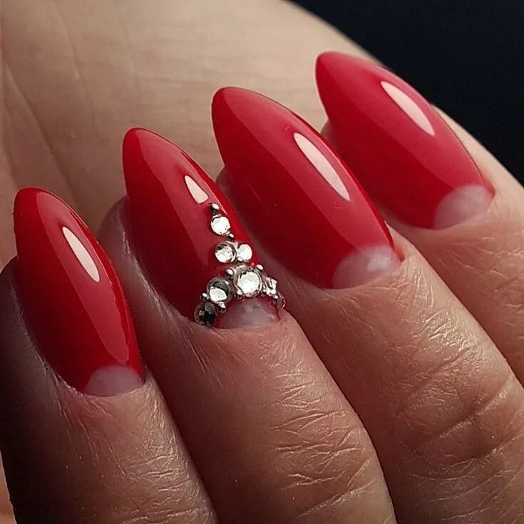 Красный маникюр 2024 с стразами 110+ moon manicure spring 2018 Цвет ногтей, Искусство маникюра, Дизайнерские ног