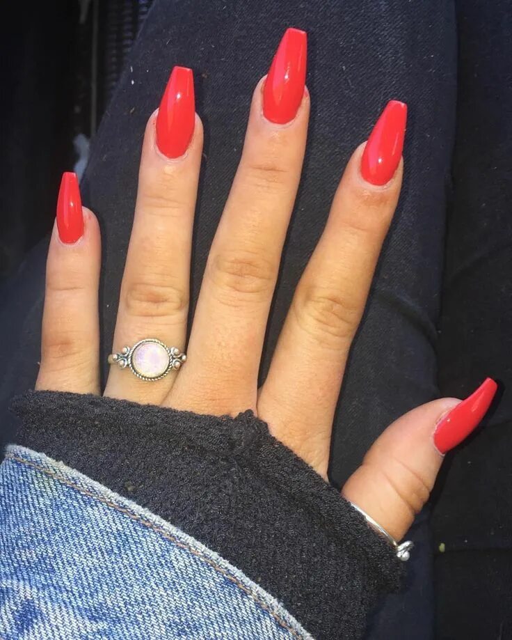 Красный маникюр балерина Red nails Acrylics Coffin Red matte nails, Coffin nails designs, Red acrylic nai