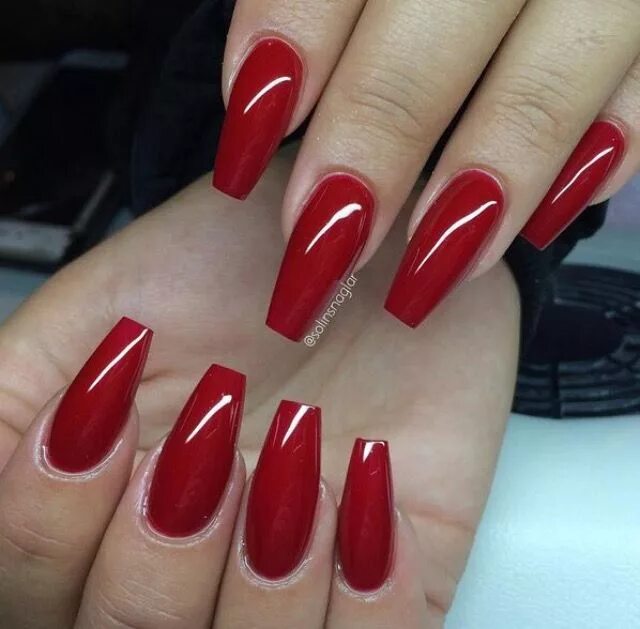 Красный маникюр балерина Roter Nagellack Coffin nails long, Red acrylic nails, Long nails