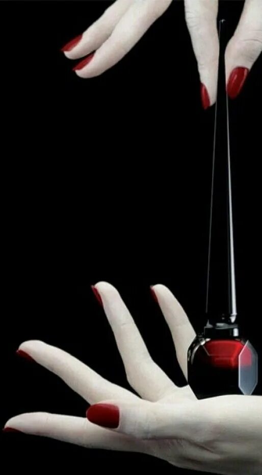 Красный маникюр черный фон Pin by Marìa Rodrìguez on Fotos Zyanya Christian louboutin nail polish, Loubouti