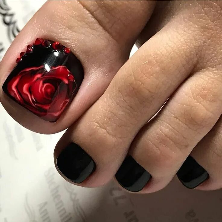 Красный маникюр черный педикюр Педикюр/идеи педикюра/pedicure on Instagram: "⏩@fleur_72 #маникюр #дизайнногтей 