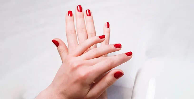 Красный маникюр что означает у девушки Почему трескается покрытие? kristallnails.ru