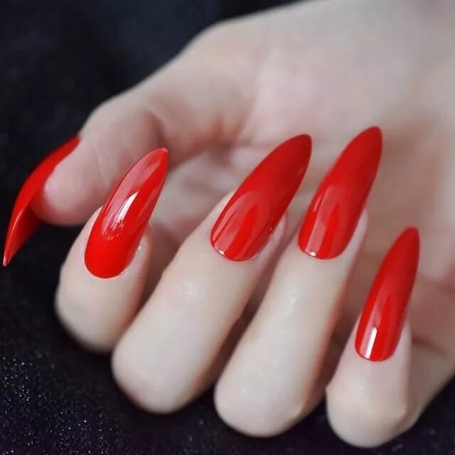 Красный маникюр длинный миндаль Pin on Stiletto Nails