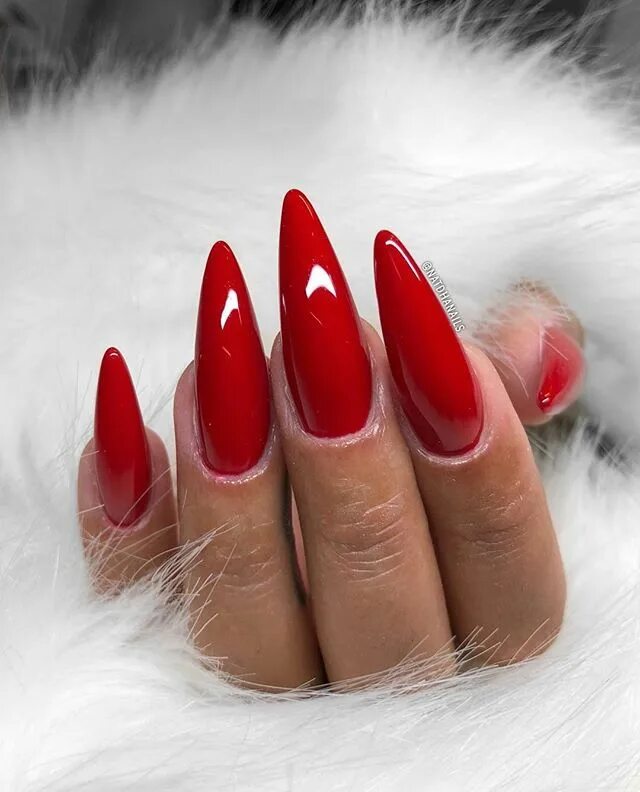 Красный маникюр длинный миндаль 50 Cool Long Nail Designs that Are Easy to Create - The Cuddl Red stiletto nails