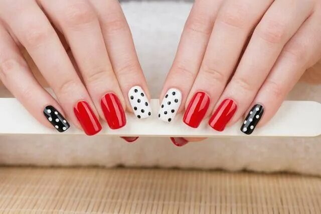 Красный маникюр для подростков Pin de Agnieszka Kasprzycka em Paznokcie Remover unhas de gel, Unhas de gel, Unh