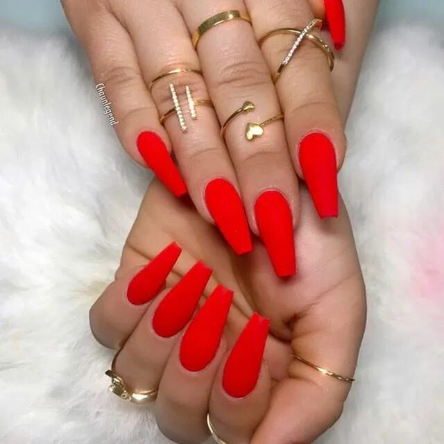 Красный маникюр форма балерина ☼ ☽ ᴘɪɴᴛᴇʀᴇsᴛ @isischiavon Red acrylic nails, Coffin nails matte, Nail colors