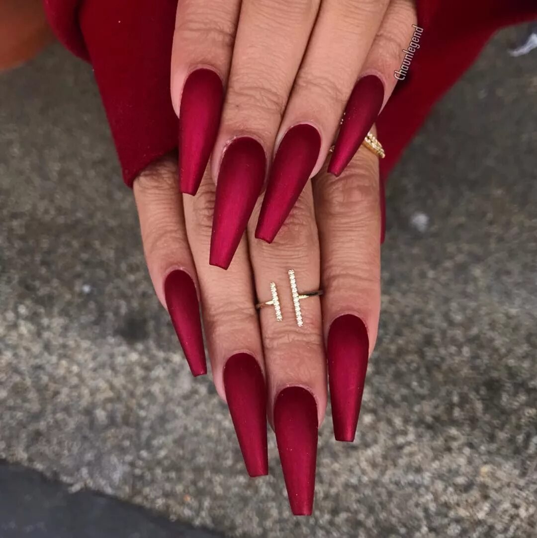Красный маникюр форма балерина Matte dark red coffin nails Coffin nails designs, Matte nails design, Red acryli