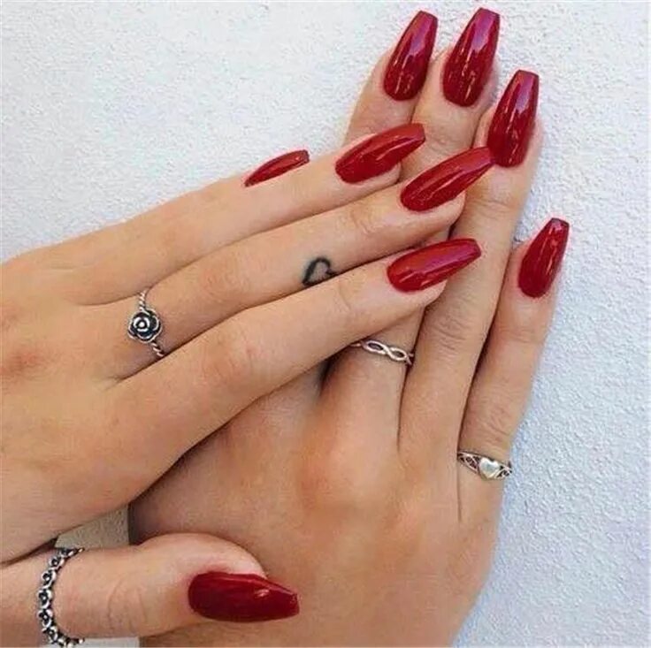 Красный маникюр на длинные ногти миндалевидной формы Striking nails ref number 4393060768 - regard these stunning, splendid design ex